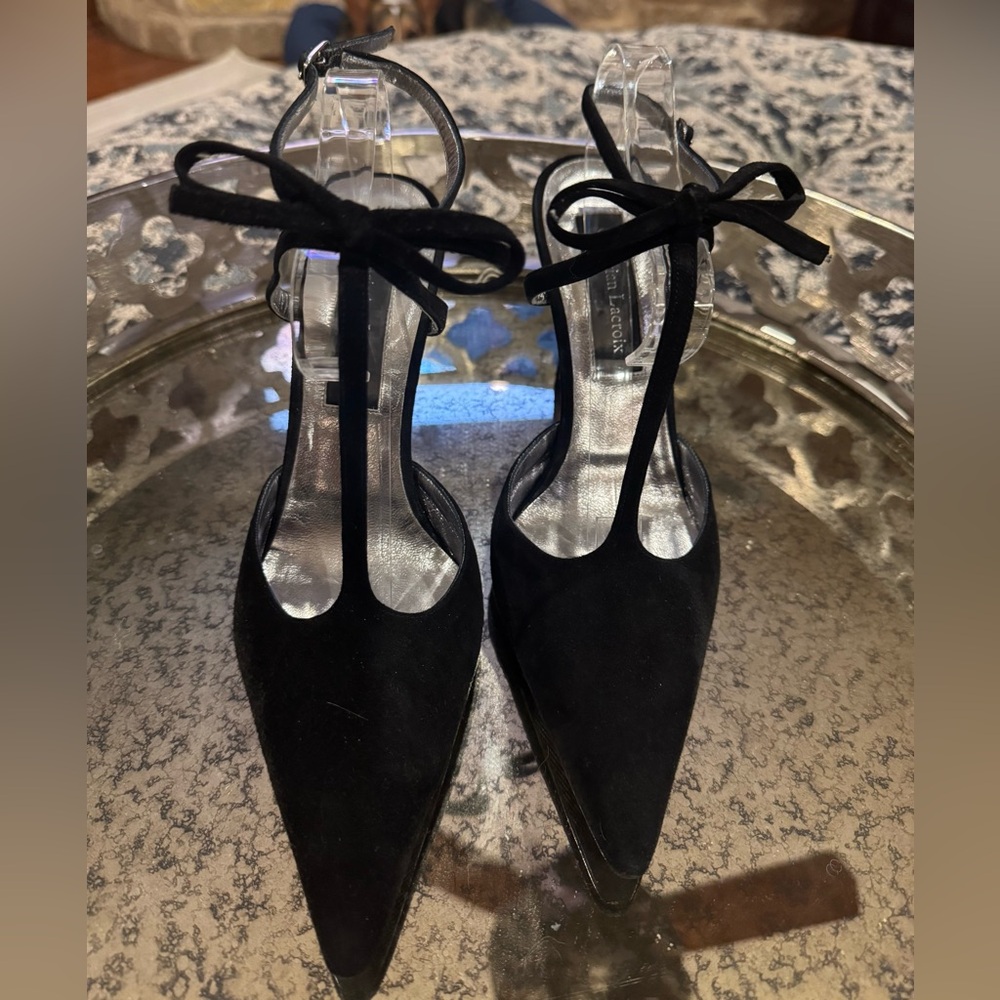 Vintage Christian Lacroix Slip on with Bow details
Size 38